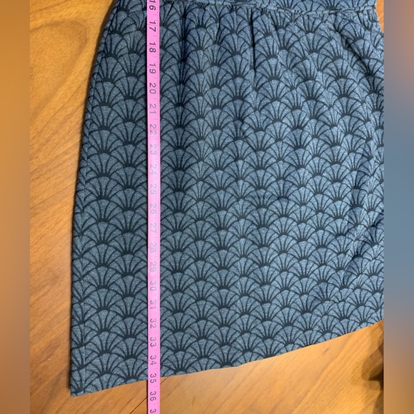 Gray and black patterned LOFT dress size 4 - Picture 5 of 6